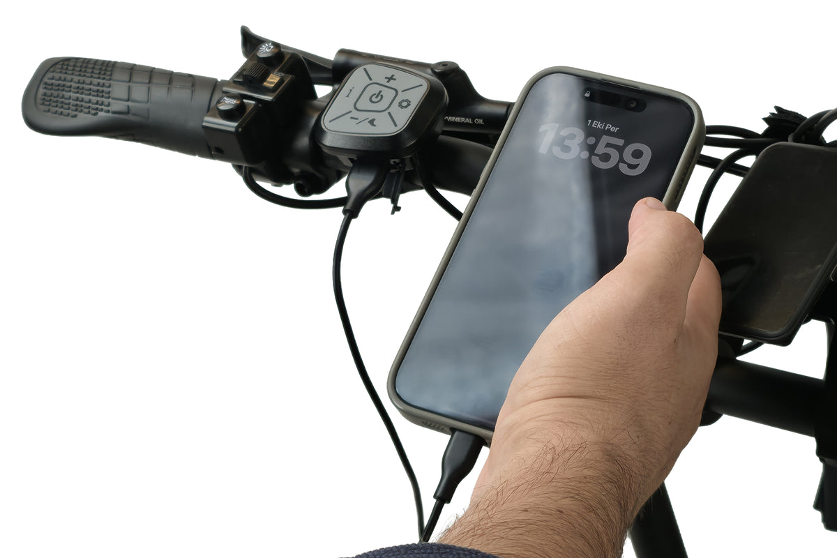 Alba Motobike X1 gidon kumandası ve USB şarj çıkışı